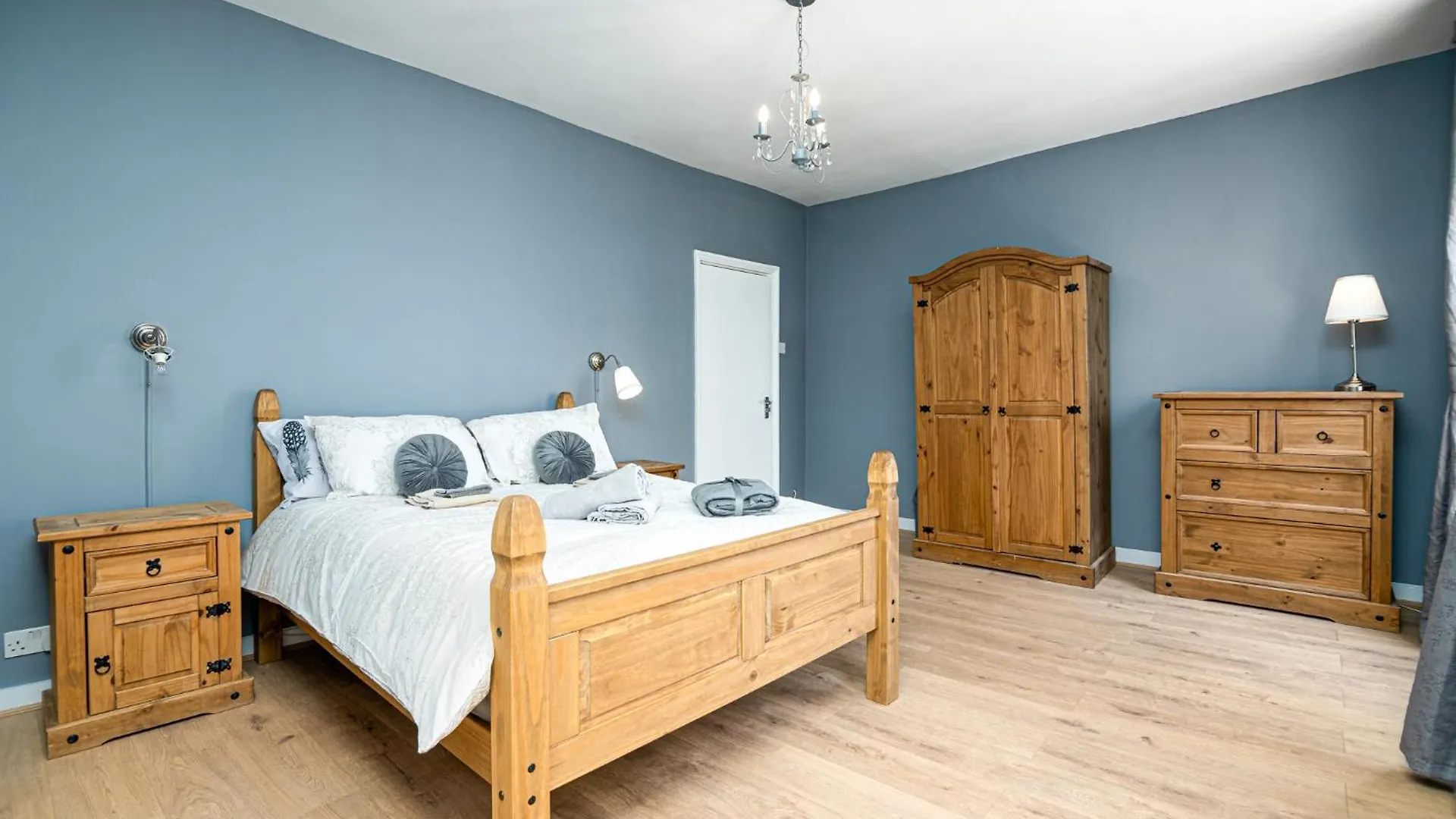Beautiful House New Refurbished location