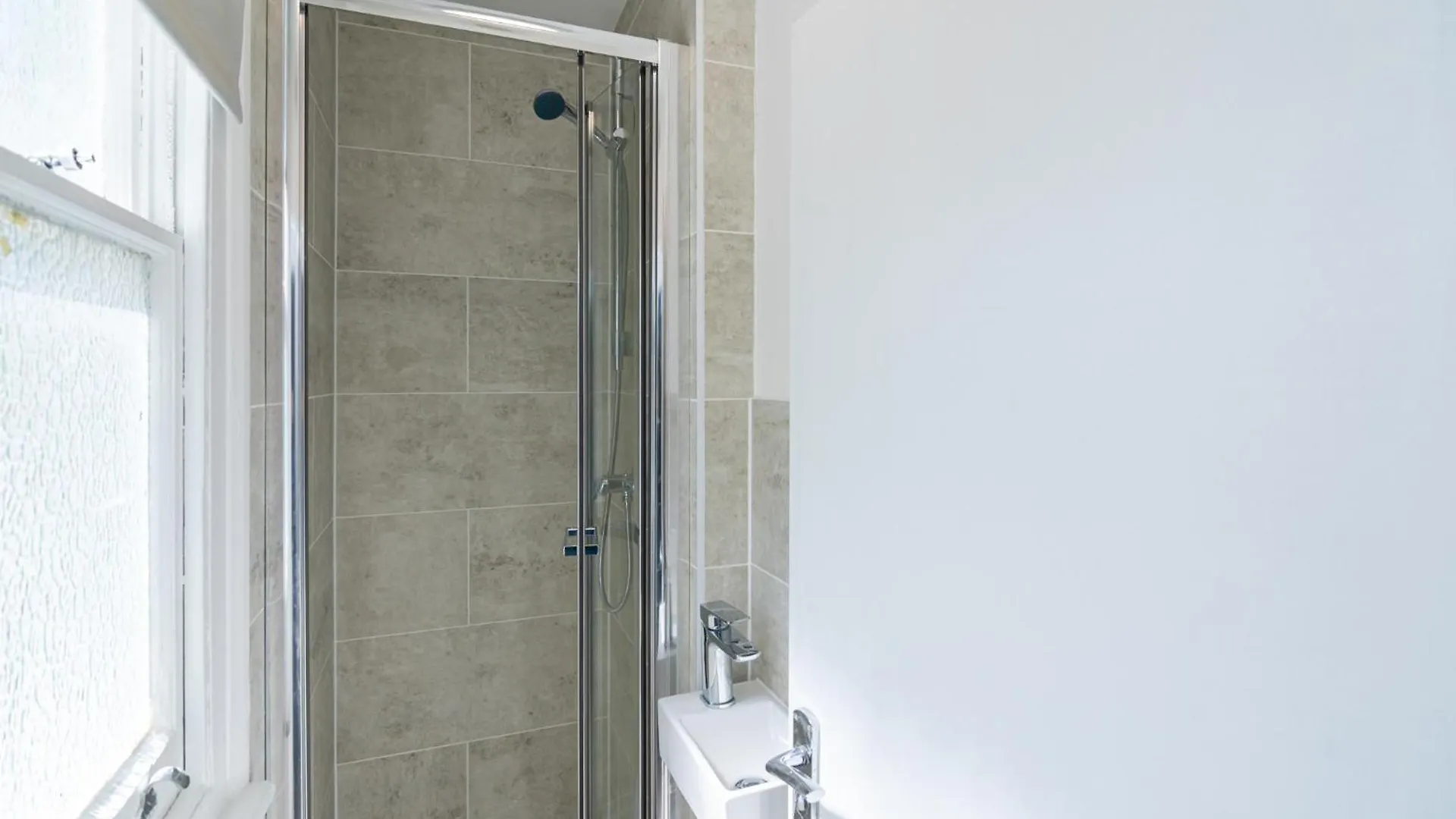 Beautiful House New Refurbished Hotel London 0*,  United Kingdom
